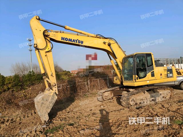 小松PC220-8挖掘机