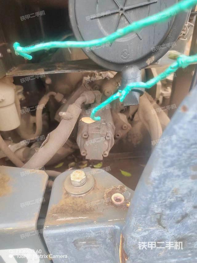 回轉(zhuǎn)馬達(dá)和主控閥（整機(jī)外觀）