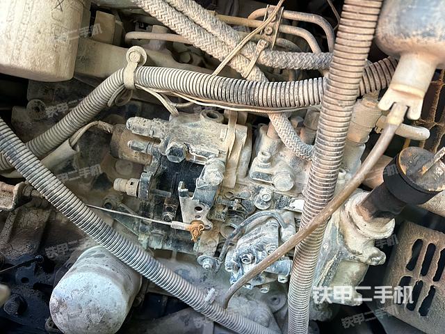 回轉(zhuǎn)馬達(dá)和主控閥（整機(jī)外觀）