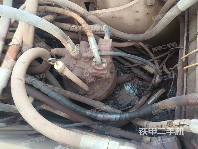 回轉(zhuǎn)馬達(dá)和主控閥（整機(jī)外觀）