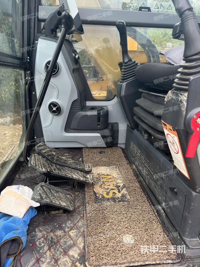 駕駛室整體（整機外觀）