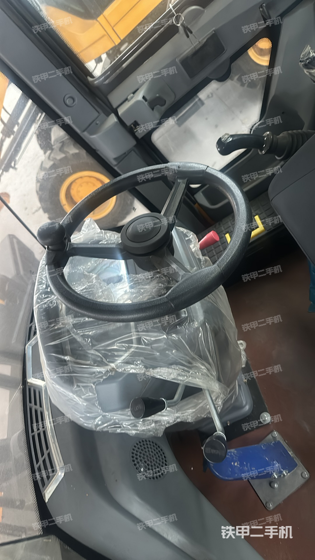 駕駛室工作臺(tái)（整機(jī)外觀及大件）