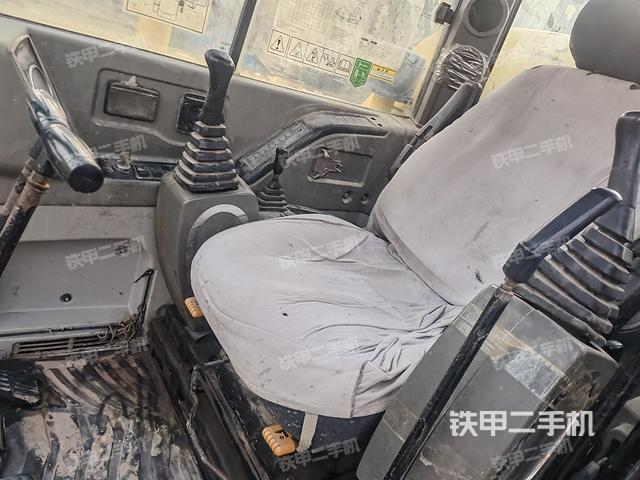 駕駛室整體（整機外觀）