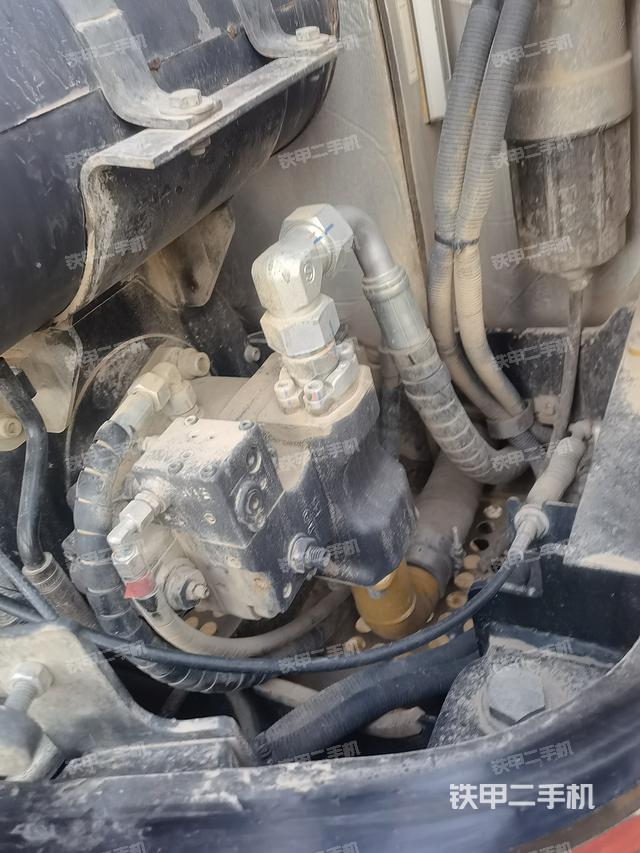 液壓泵艙室正面整體（整機(jī)外觀）