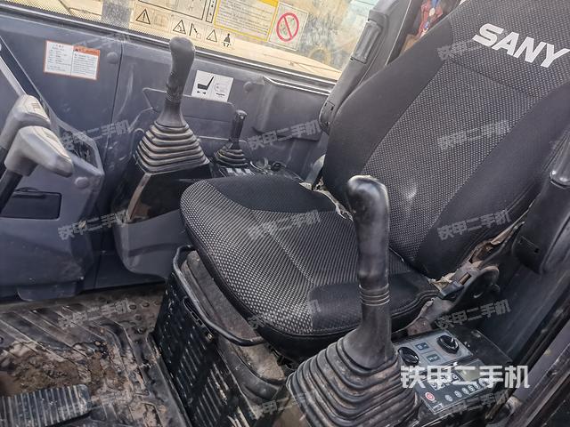 駕駛室整體（整機(jī)外觀）