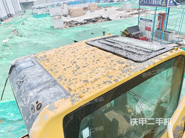 駕駛室頂部(整機外觀) 駕駛室頂部(整機外觀)