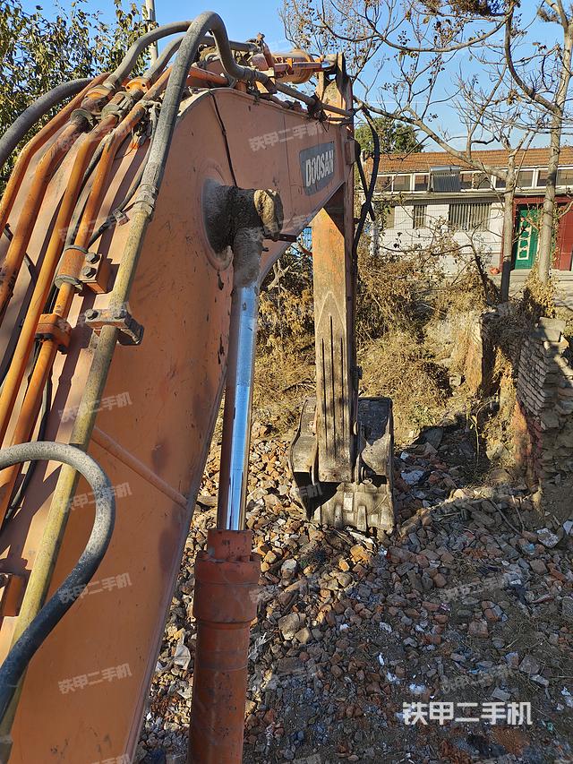 駕駛室頂部（整機外觀）