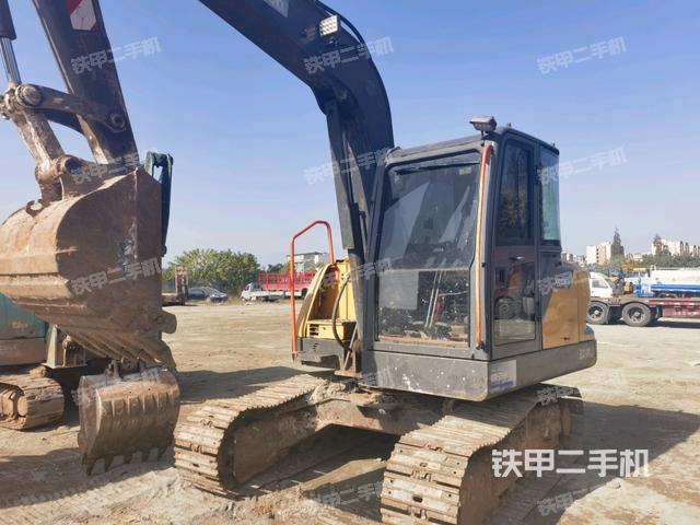 沃尔沃EC75DAG挖掘机