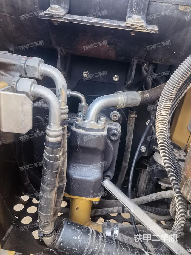 液壓泵艙室正面整體（整機(jī)外觀）