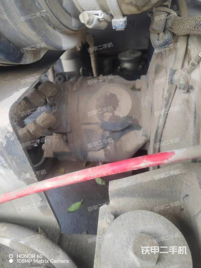 液壓泵艙室正面整體（整機(jī)外觀）