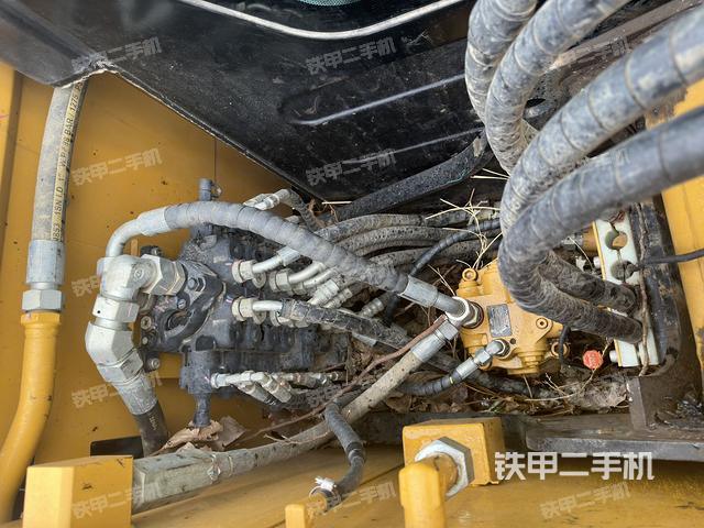 回轉馬達和主控閥（整機外觀）