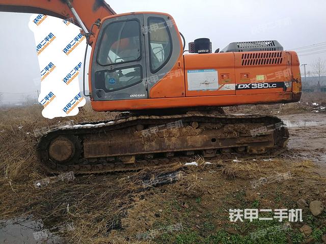 斗山DX300LC挖掘机