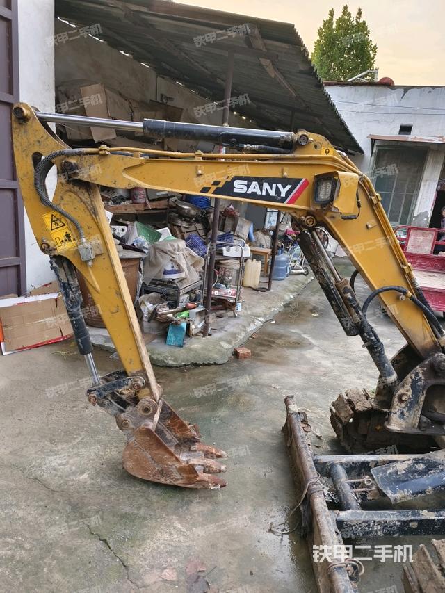 回轉(zhuǎn)馬達和主控閥（整機外觀）