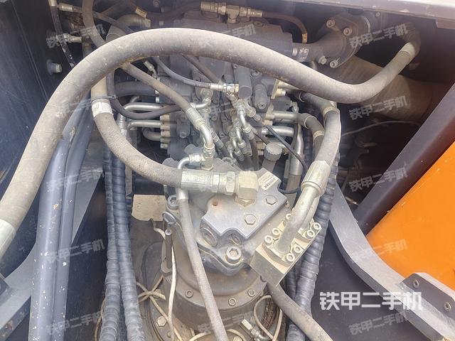 回轉(zhuǎn)馬達(dá)和主控閥（整機(jī)外觀）