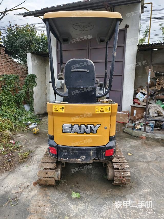 駕駛室頂部（整機外觀）