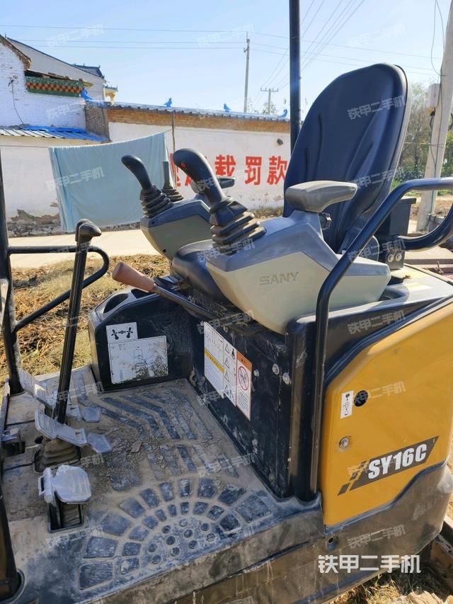 駕駛室整體（整機外觀）