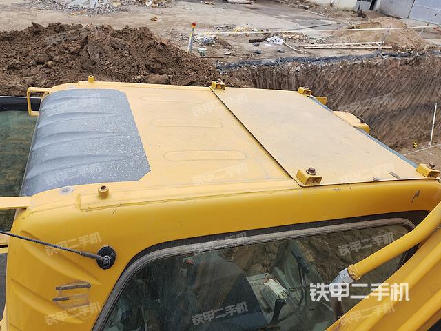 駕駛室頂部（整機外觀）