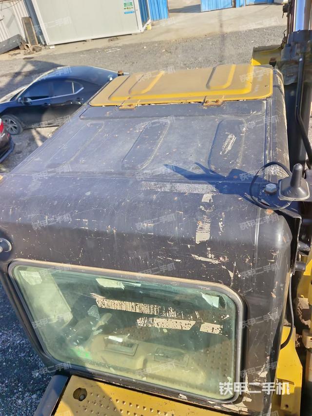 駕駛室頂部（整機(jī)外觀）