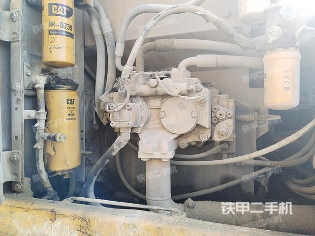 液壓泵艙室正面整體(整機外觀) 液壓泵艙室正面整體(整機外觀)