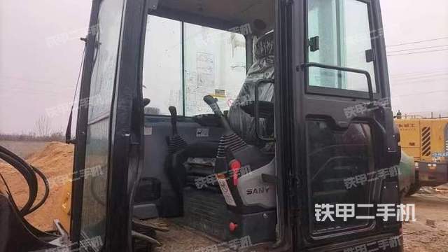 駕駛室整體（整機(jī)外觀）