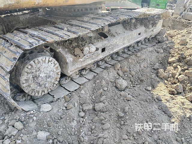 單側(cè)履帶整體(整機外觀) 單側(cè)履帶整體(整機外觀)