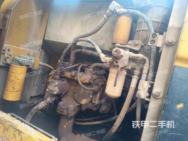 液壓泵艙室正面整體（整機(jī)外觀）