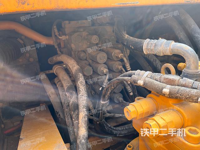 回转马达和主控阀（整机外观）