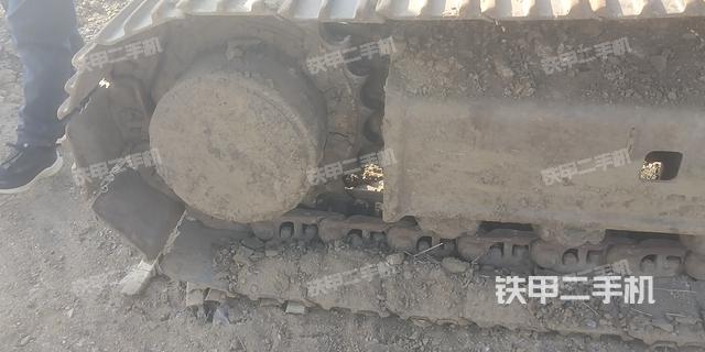 單側(cè)履帶整體(整機(jī)外觀) 單側(cè)履帶整體(整機(jī)外觀)