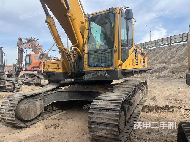 駕駛室頂部（整機外觀）