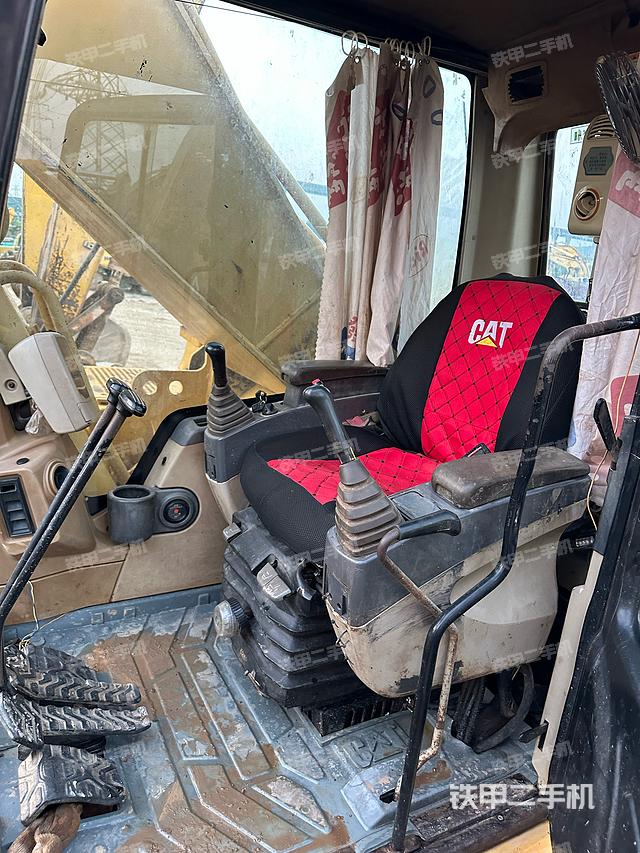 駕駛室整體（整機外觀）