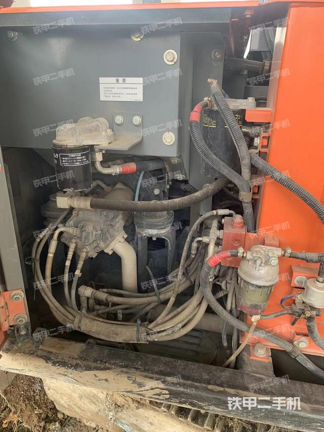 液壓泵艙室正面整體（整機(jī)外觀）