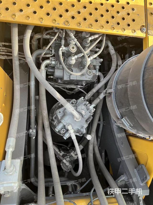 回轉馬達和主控閥（整機外觀）