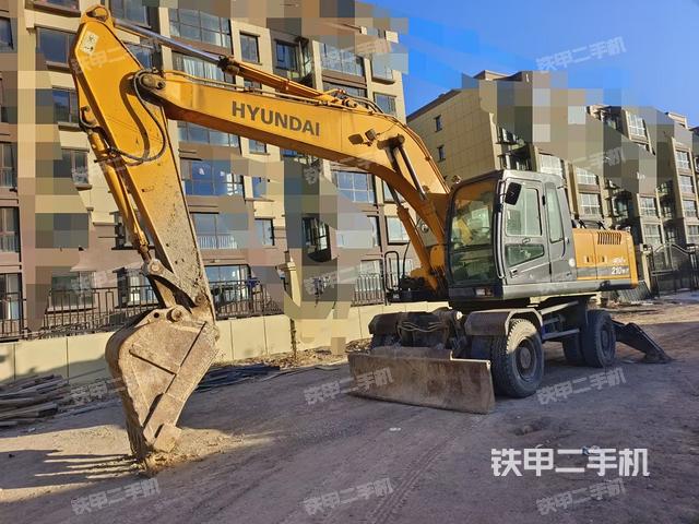 現(xiàn)代R210W-7挖掘機(jī)