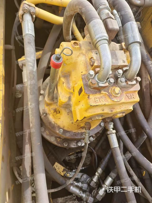 回转马达和主控阀（整机外观）