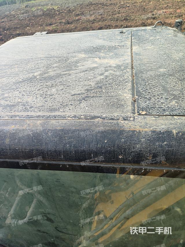 駕駛室頂部（整機外觀）