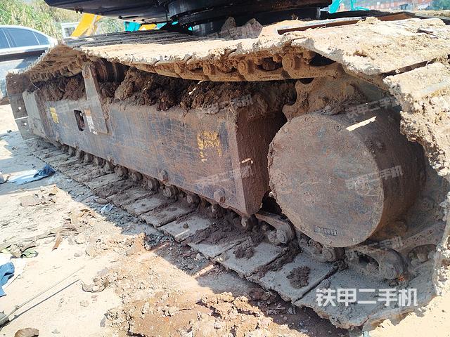 單側(cè)履帶整體(整機(jī)外觀) 單側(cè)履帶整體(整機(jī)外觀)