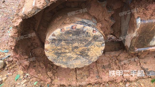 單側(cè)履帶整體(整機外觀) 單側(cè)履帶整體(整機外觀)