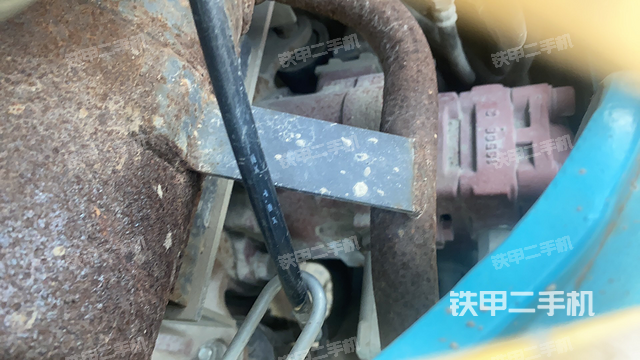 液压泵舱室正面整体（整机外观）