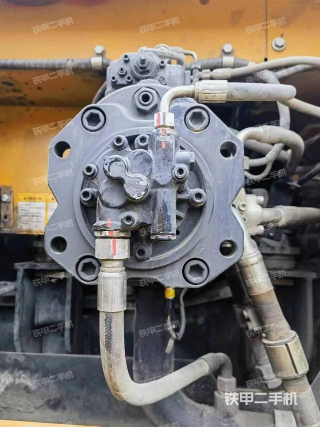 液壓泵艙室正面整體（整機(jī)外觀）