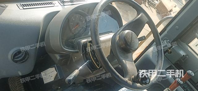 駕駛室工作臺(整機(jī)外觀及大件) 駕駛室工作臺(整機(jī)外觀及大件)