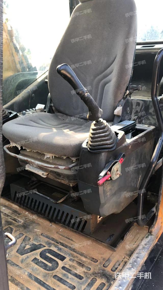 驾驶室整体（整机外观）