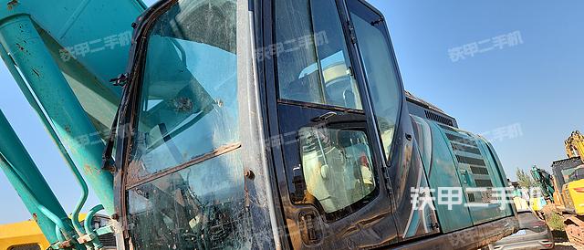 駕駛室整體（整機外觀）