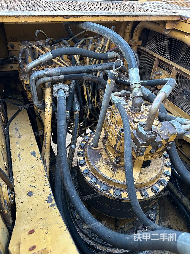 回轉馬達和主控閥（整機外觀）