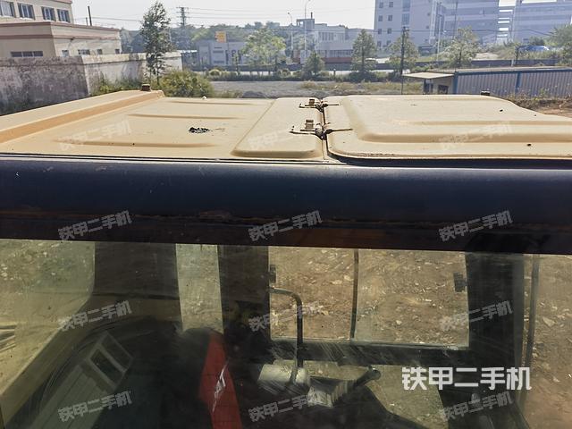 駕駛室頂部（整機外觀）