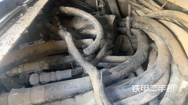 回转马达和主控阀（整机外观）