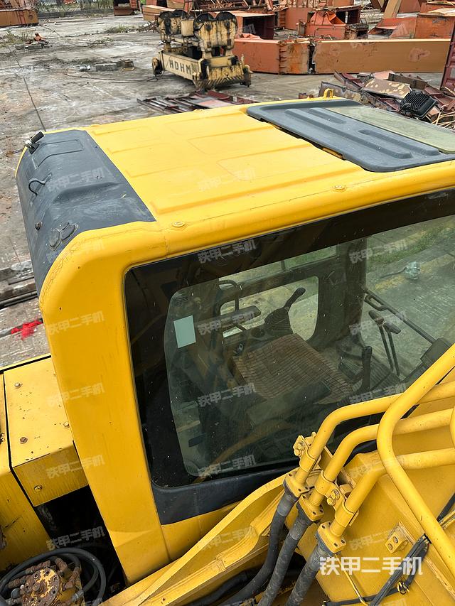 駕駛室頂部（整機外觀）