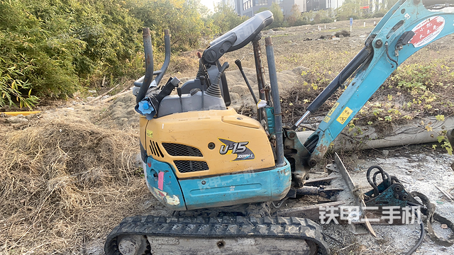 驾驶室顶部（整机外观）