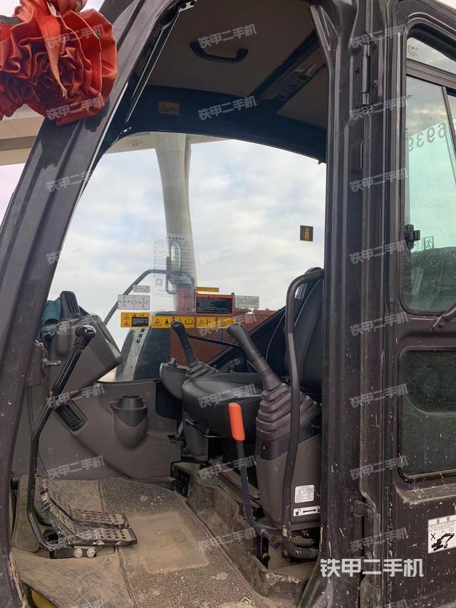 駕駛室整體（整機(jī)外觀）