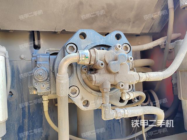 液壓泵艙室正面整體(整機(jī)外觀) 液壓泵艙室正面整體(整機(jī)外觀)