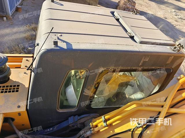 驾驶室顶部（整机外观）